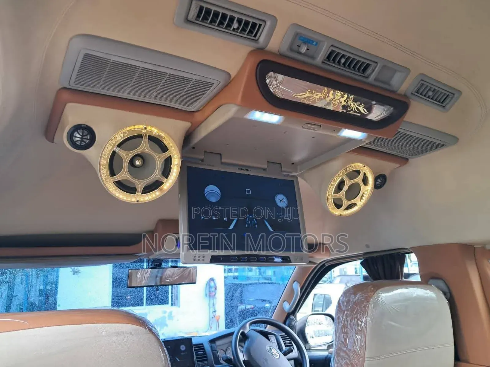 Toyota HiAce 2018 White