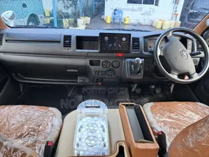 Toyota HiAce 2018 White