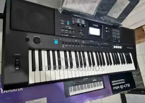 Yamaha PSR E473 Piano