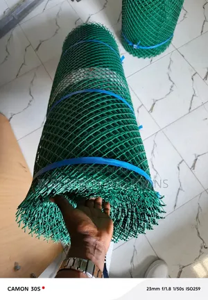 Heavy-Duty Poultry Mesh Roll – 1m × 25m