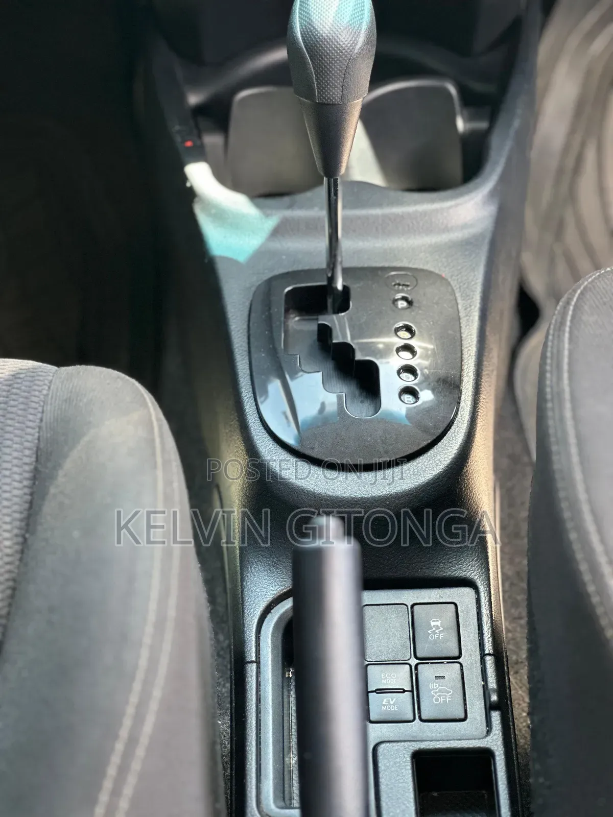 Toyota Vitz 2018 White