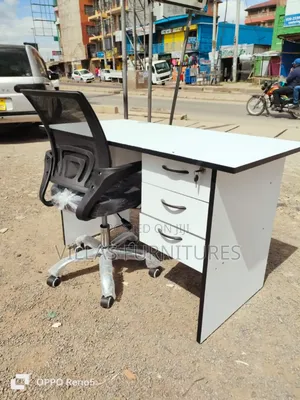 Luxury Mesh Chair and Desk