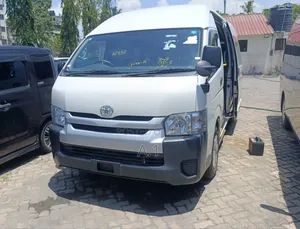 Toyota Quantum 2019 White