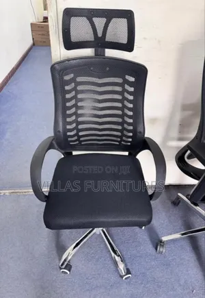 Headrest Chair With Rotating Casters