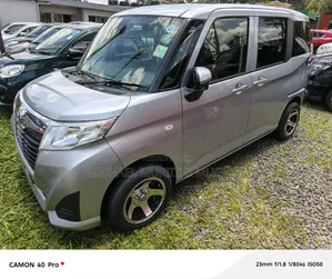 Toyota Roomy 2018 Silver