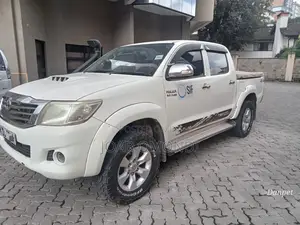 Toyota Hilux SR 4x4 2017 White