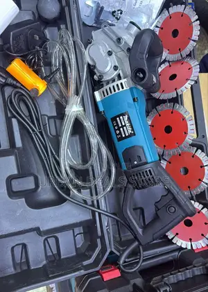Makita Wall Chaser With 5 PCS Disc