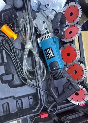 Makita Wall Chaser With 5 Picies Disc