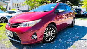 Toyota Auris 2013 Red