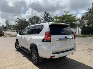 Toyota Land Cruiser Prado 2.8 2019 White