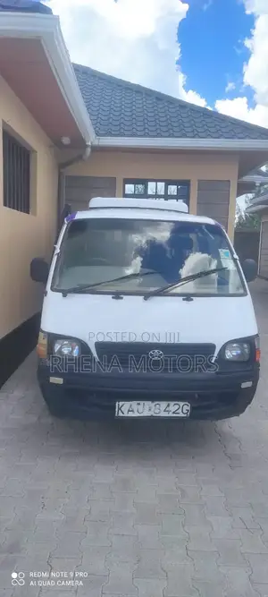 Toyota HiAce 2005 White