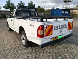 Isuzu D-MAX 2011 Off white