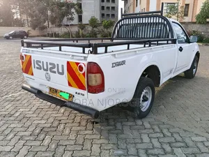 Isuzu D-MAX 2011 Off white