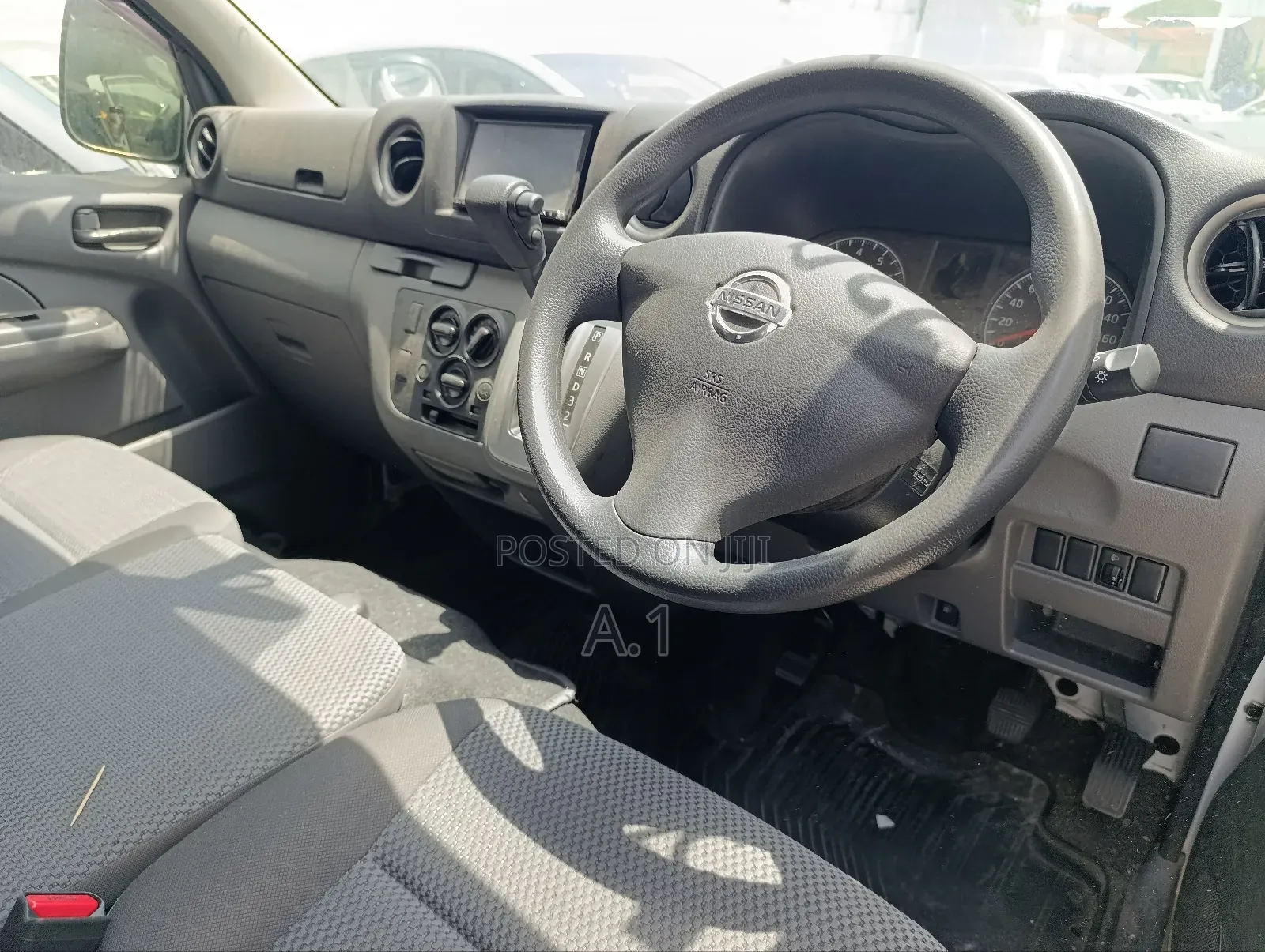 Nissan Caravan (Urvan) 2019 White