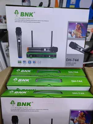 2 Wireless BNK 744 Uhf Microphone.