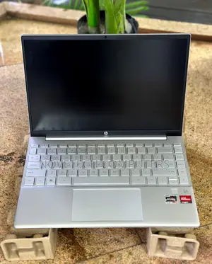 New Laptop HP Pavilion 13 8GB AMD Ryzen 7 SSD 256GB