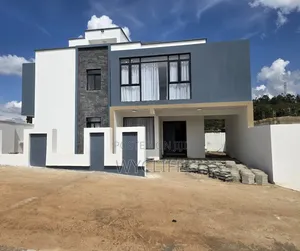 4bdrm Mansion in Karai for sale