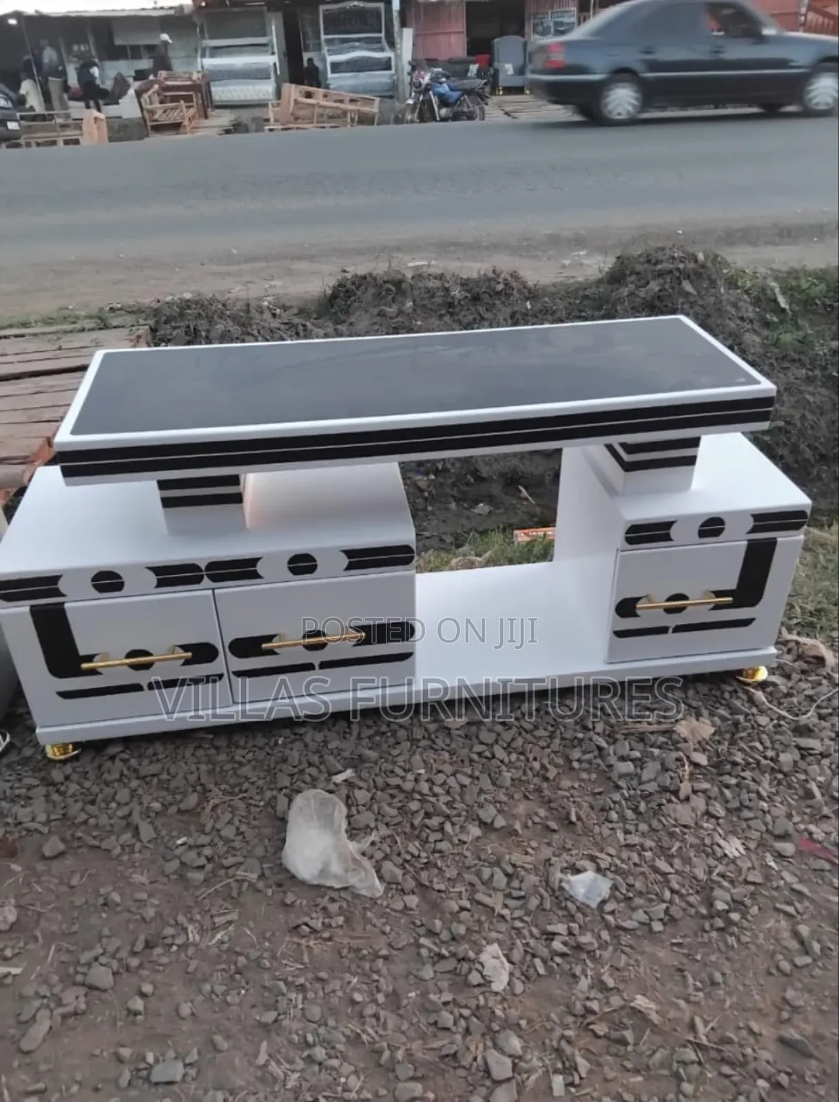 Eunique Tv Stand