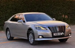 Toyota Crown 2017 Silver