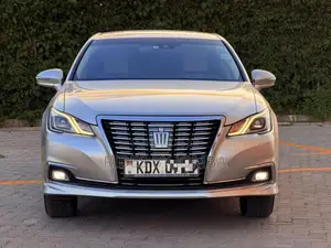 Toyota Crown 2017 Silver