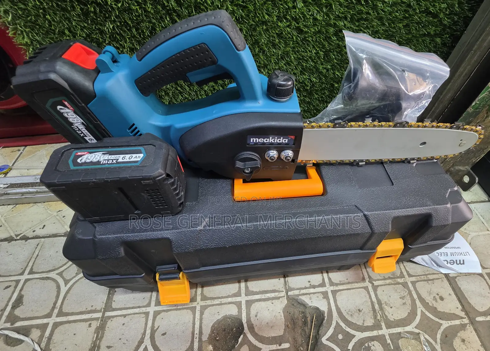 Cordless Electric Chainsaw (12-Inch)