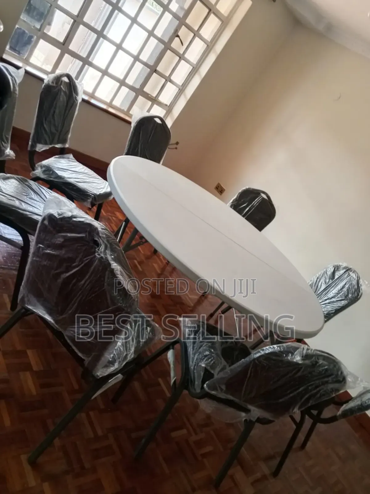 Round White Folderable Table