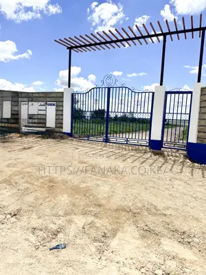 Athiriver-Kinanie Plots in a Gated Community Ww’
