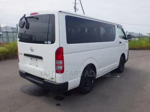 Toyota HiAce 2018 White
