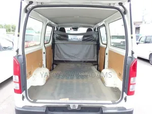 Toyota HiAce 2019 White