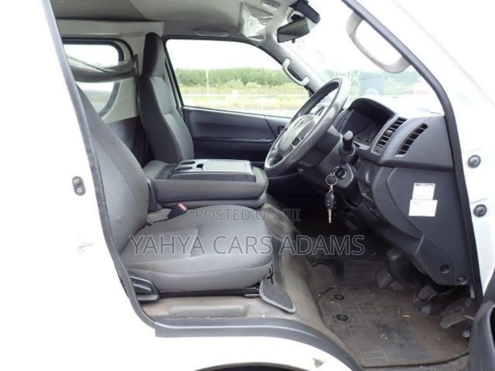 Toyota HiAce 2019 White