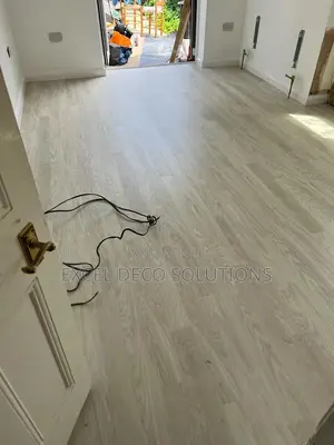 LVT Vinyl Planks for Apartment, Office and Indoor Flooring Use