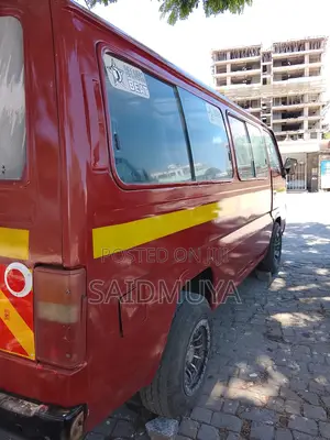 Nissan Caravan (Urvan) 2001 Red