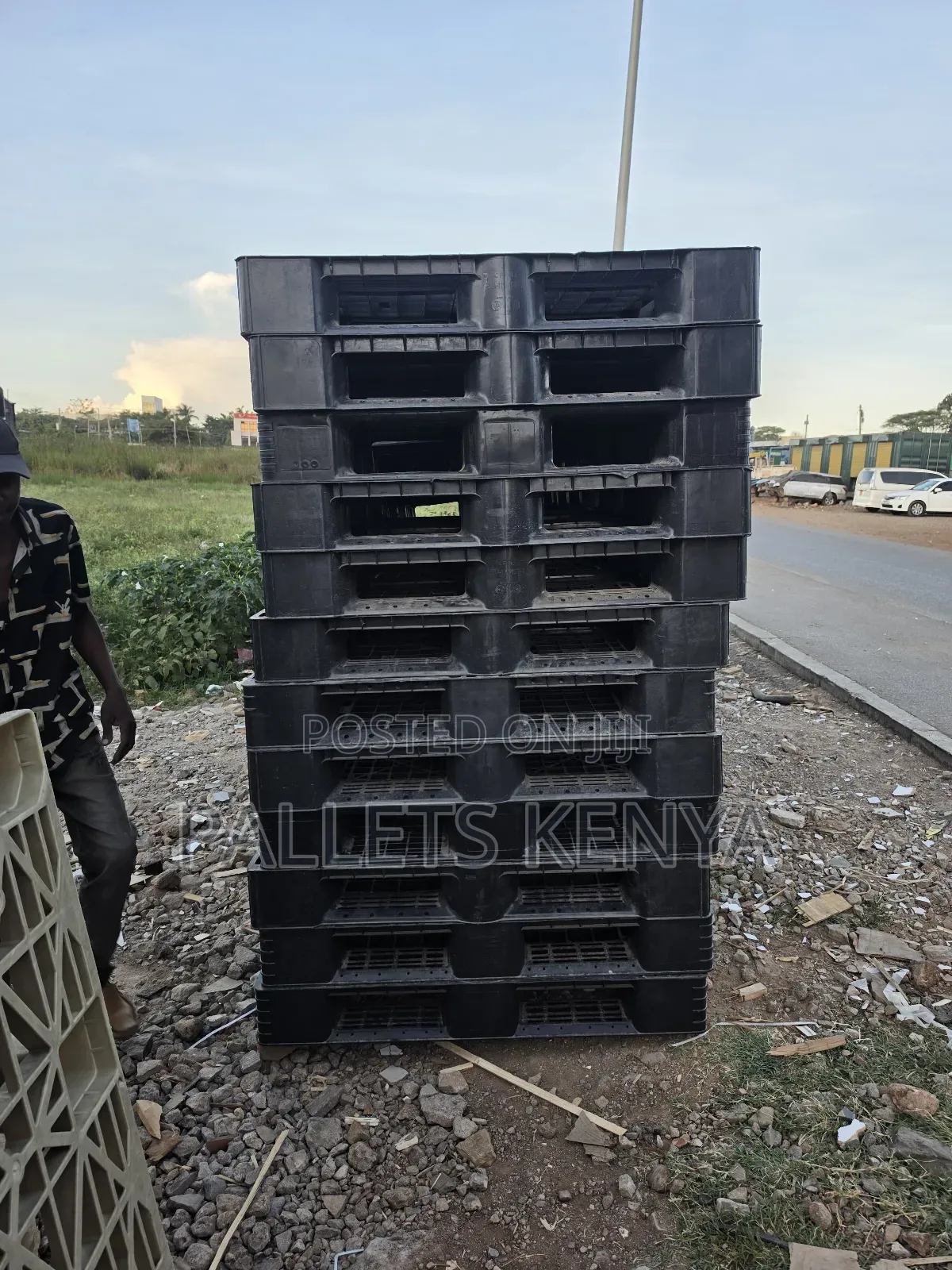 Plastic Pallets -Serrated Deck With Drainage Holes.07