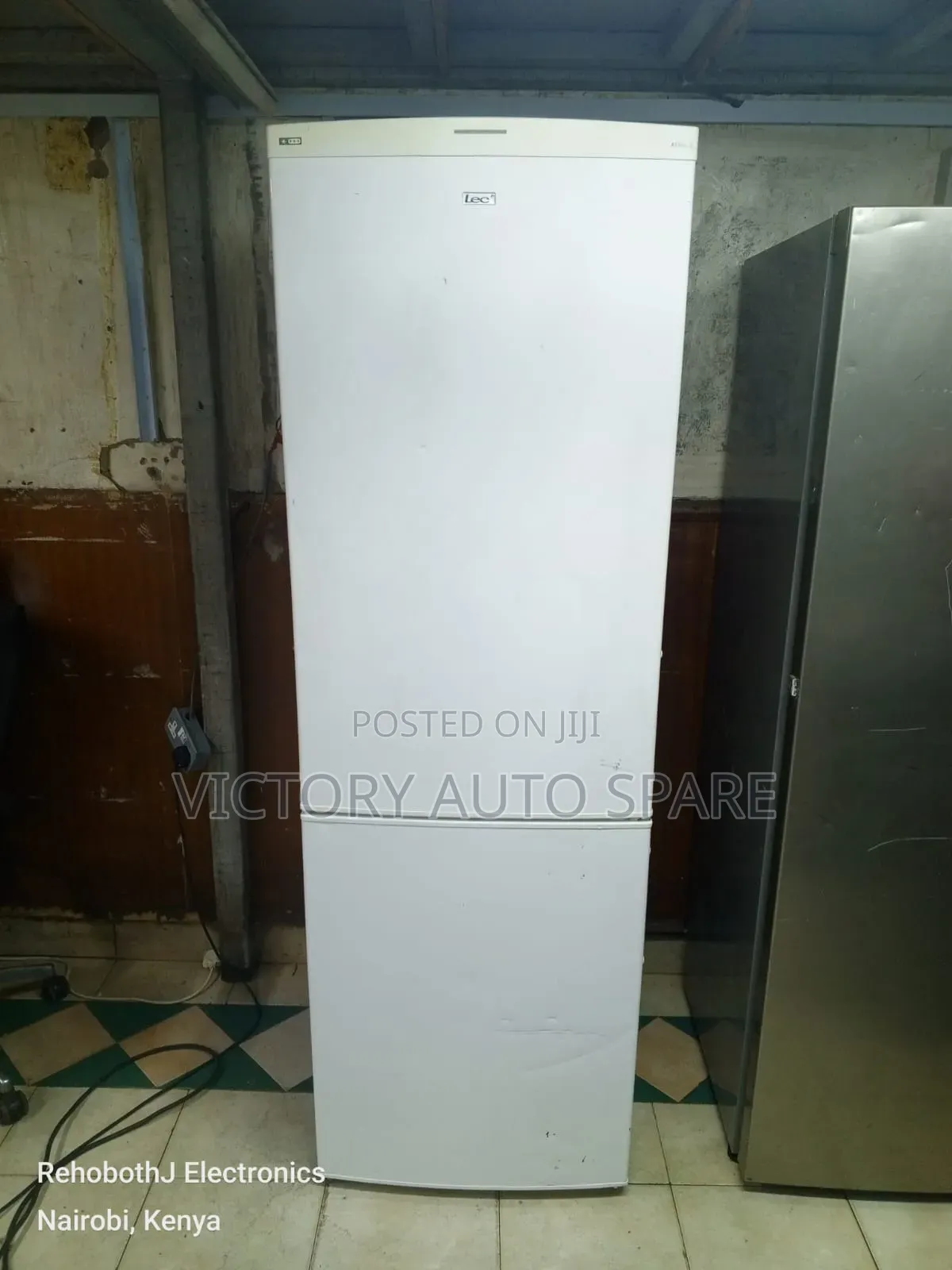 Lec Bottom Freezer Refrigerator