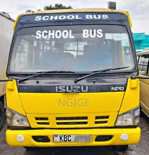Isuzu Executive Bus 2009 Yellow