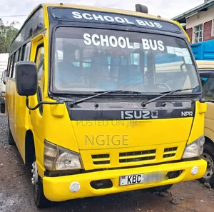 Isuzu Executive Bus 2009 Yellow