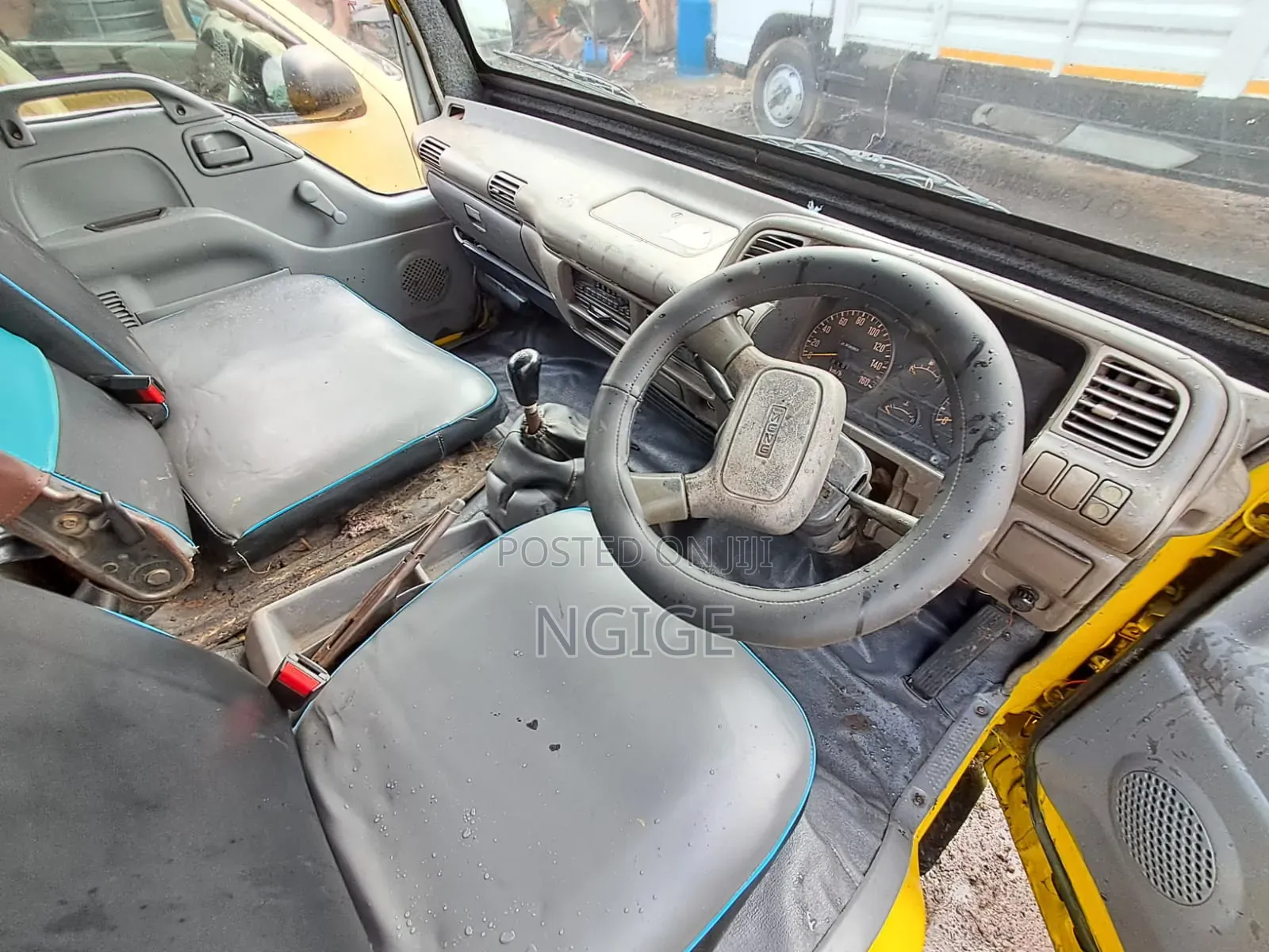 Isuzu Executive Bus 2009 Yellow