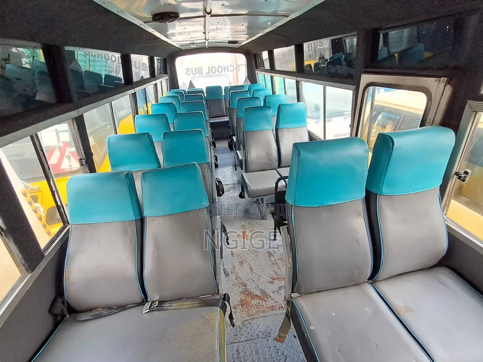 Isuzu Executive Bus 2009 Yellow