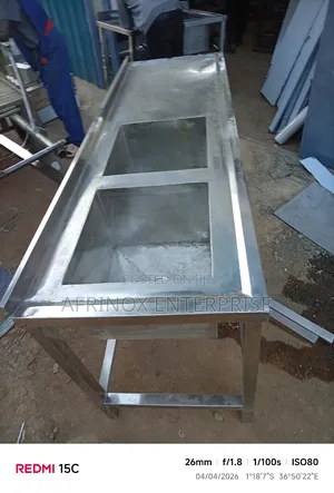 Stainless Double Bowl Sink, 5 by 2ft in Size, Bowl Size 40*40*30cm