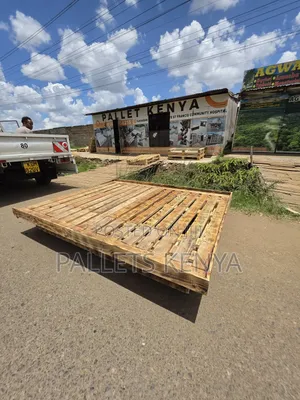 5ft by 6ft Floating Pallet Bed- Sturdy With Confort.05