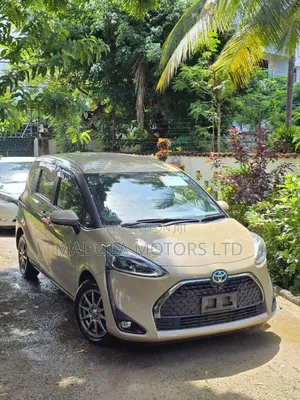 Toyota Sienta 1.5 Hybrid FWD (6-seater) 2018 Yellow