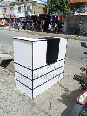 White and Black Slips 1.4m Reception Desk Available