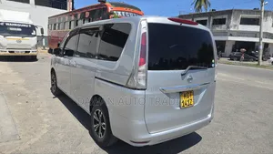 Nissan Serena 2012 Silver