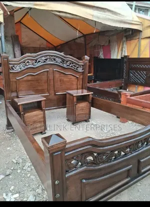 Solid Antique Walnut Mahogany Bed King Sized