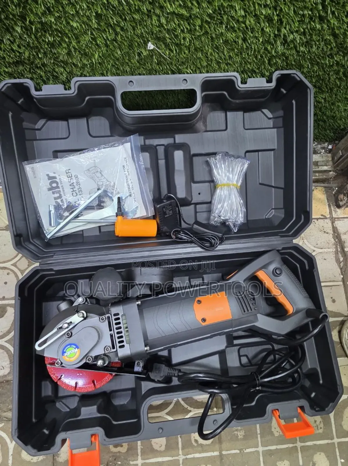 Essential Kzubr Wall Chaser 2800watts