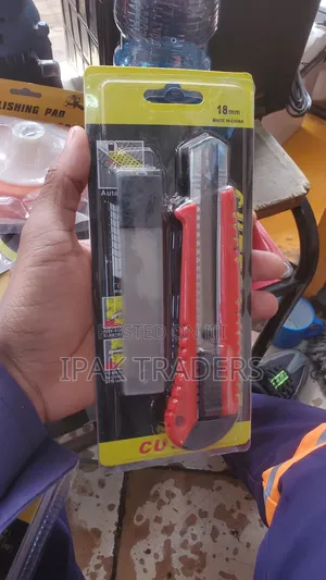 18 Mm Cutter Knife Set With 10 Replacement Blades