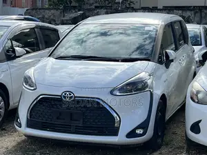 Toyota Sienta 2019 Off white