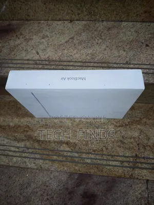 New Laptop Apple MacBook Air 2025 M4 13-inch 16GB Apple M4 SSD 256GB