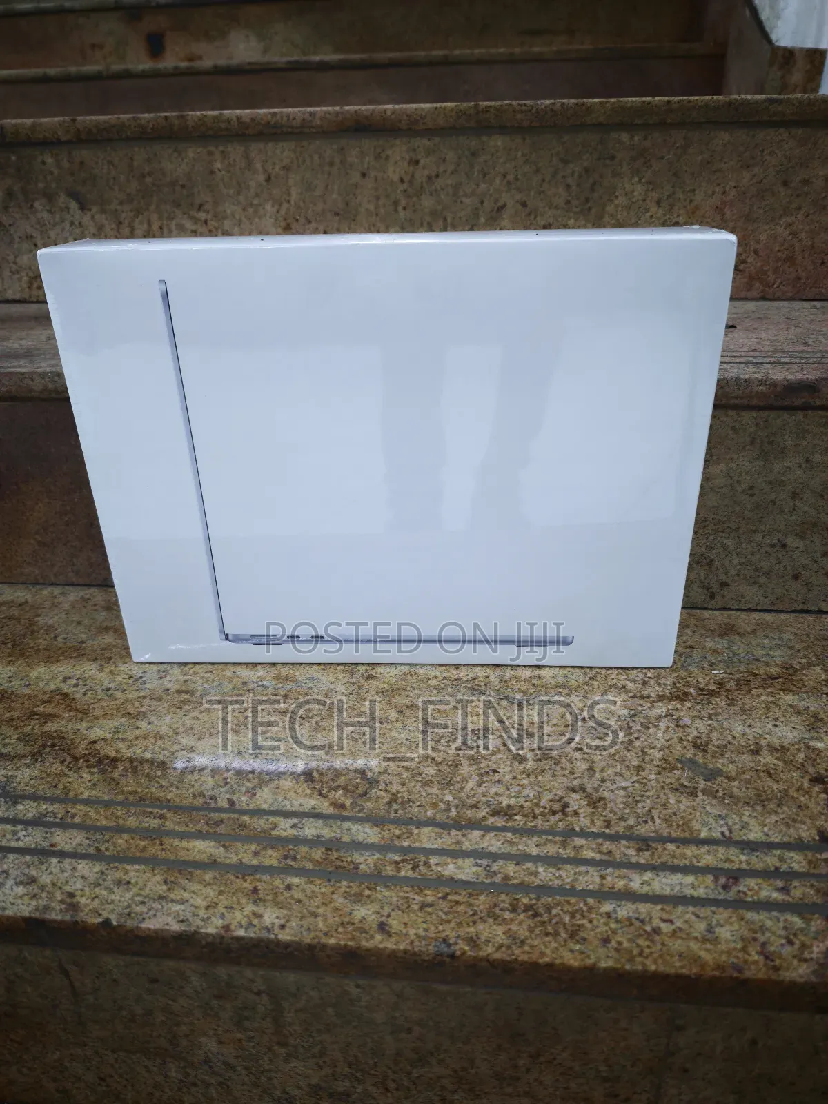 New Laptop Apple MacBook Air 2025 M4 13-inch 16GB Apple M4 SSD 256GB