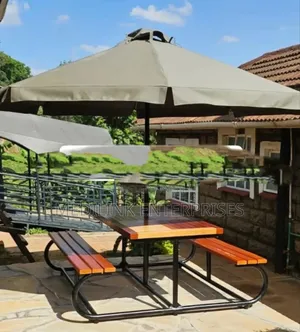 Loureved Wooden Bench +Umbrella Shades